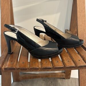 BLONDO SIZE 7 Open Toe Pumps